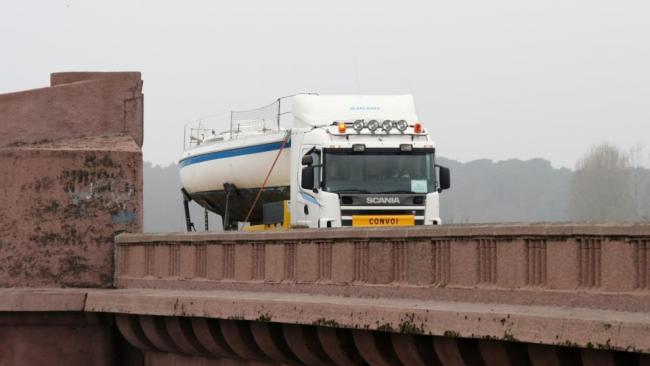 Un transport de voilier vers Etaples-Sur-mer